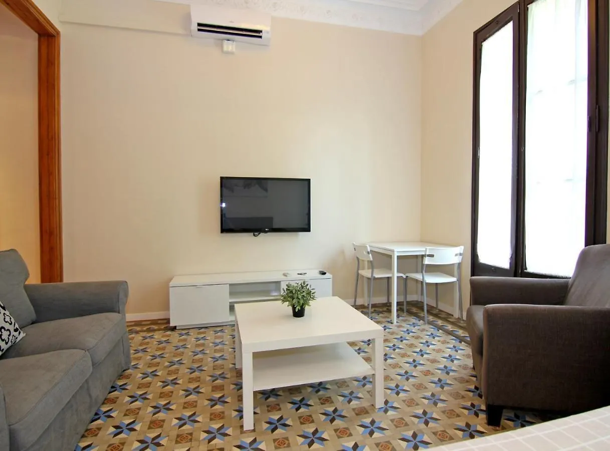 Gir2B - Gir2B - Central Apartment With Balcony Barcellona 0*,  Spagna